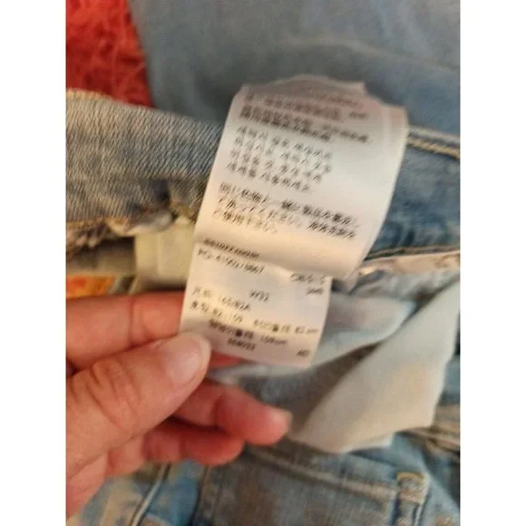 Women's Levi's Stretchy Comfortable Roll Cuff Jean's Size 32 - Picture 7 of 7